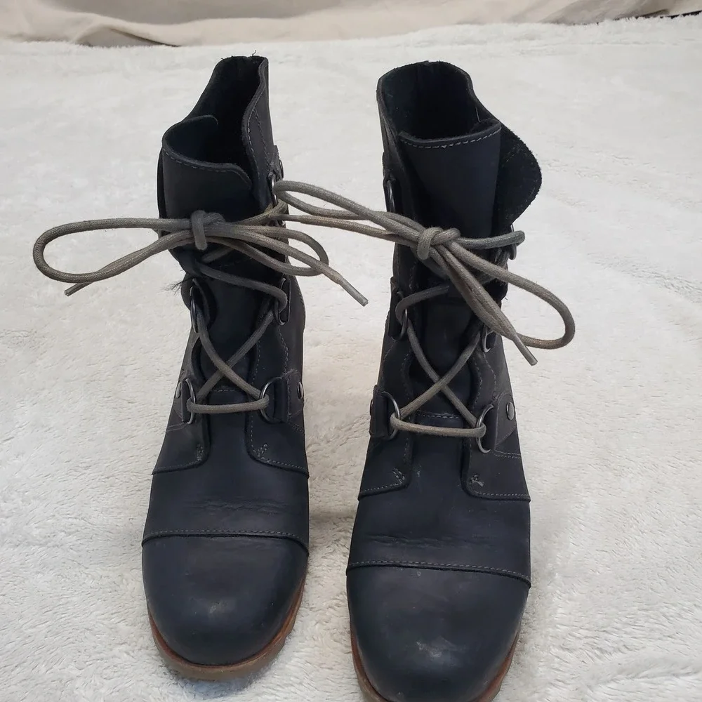 Sorel Black Leather Joan of Arctic Grunge Casual Whimsigoth Wedge‎ Boots 8.5